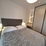 Modern White Kollataja 7A