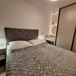 Modern White Kollataja 7A